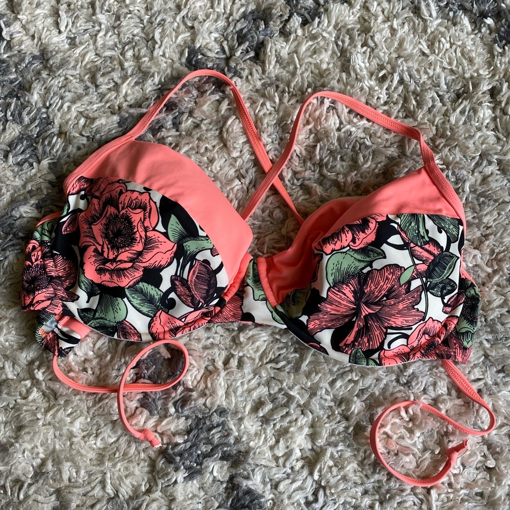 DD Bikini Top with adjustable straps!